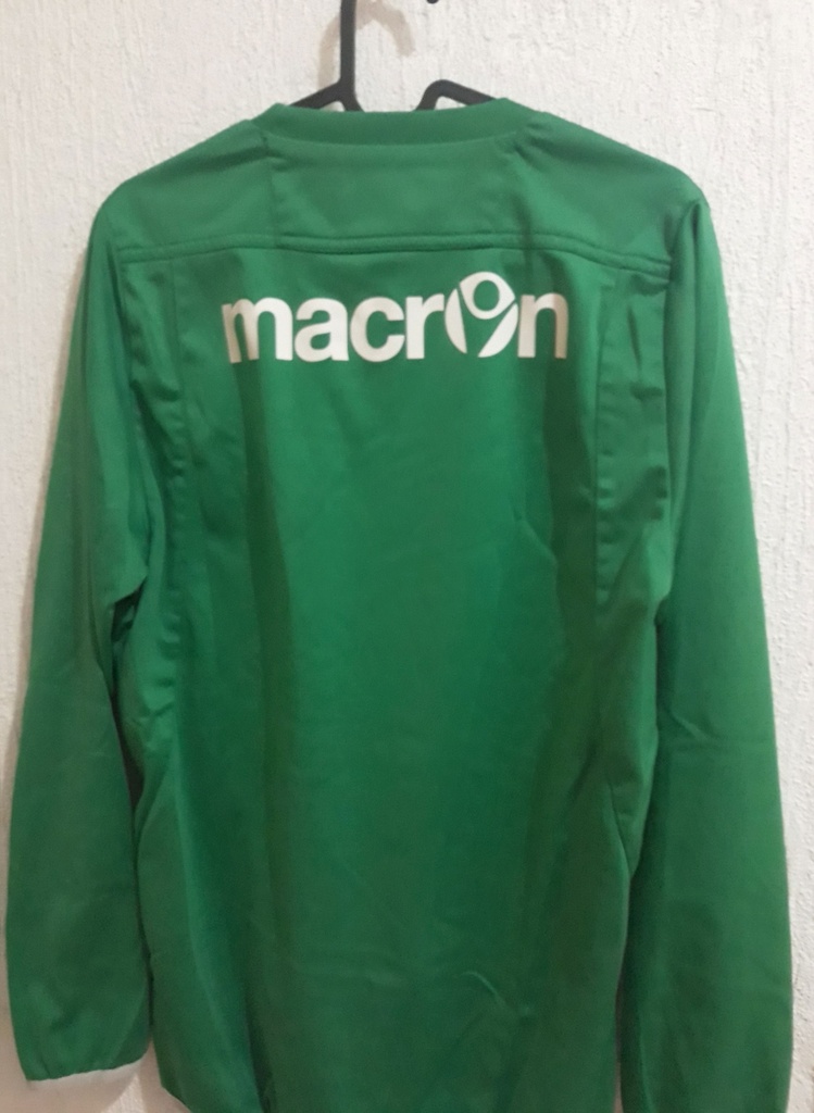 Camiseta sin nombre