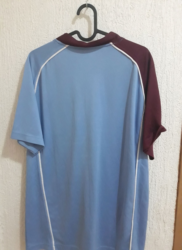 Camiseta sin nombre
