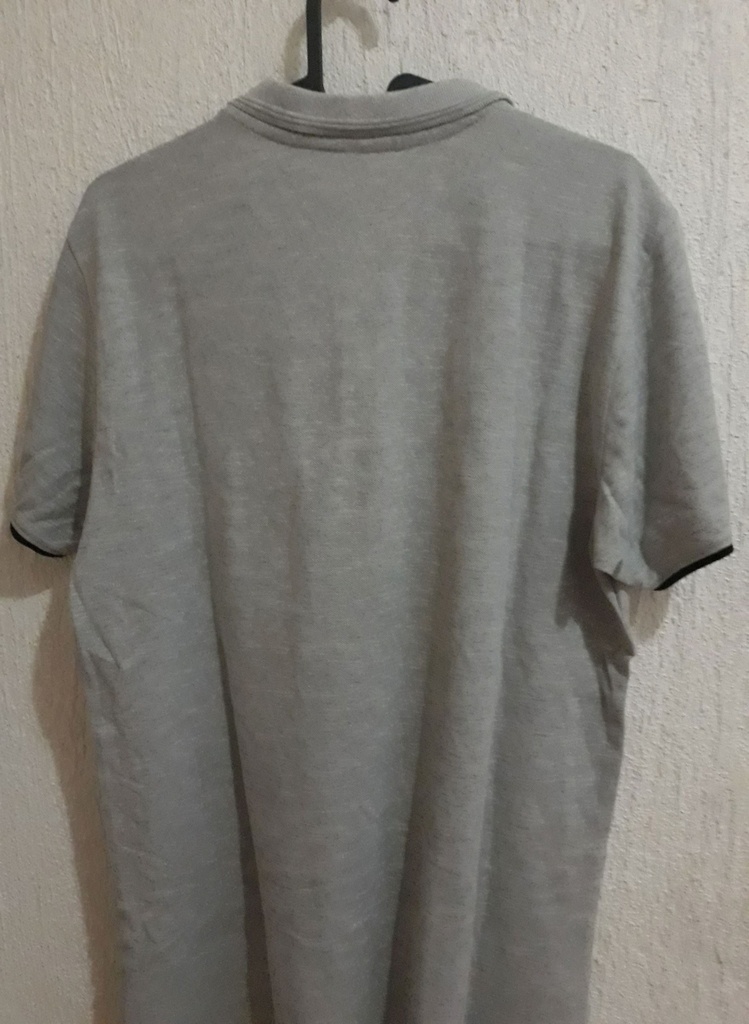 Camiseta sin nombre
