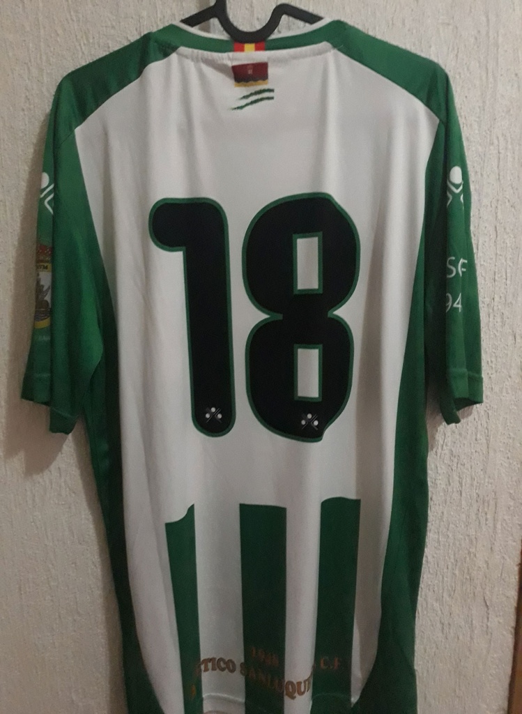 Camiseta sin nombre
