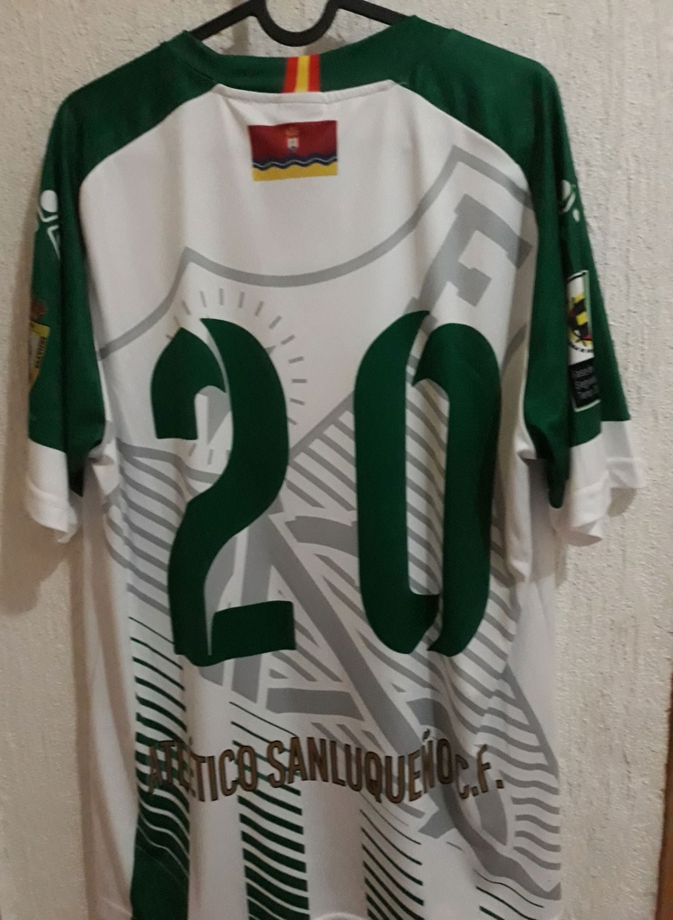 Camiseta sin nombre