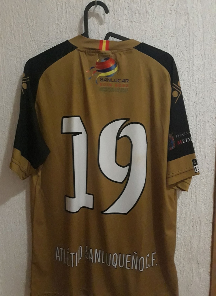 Camiseta sin nombre