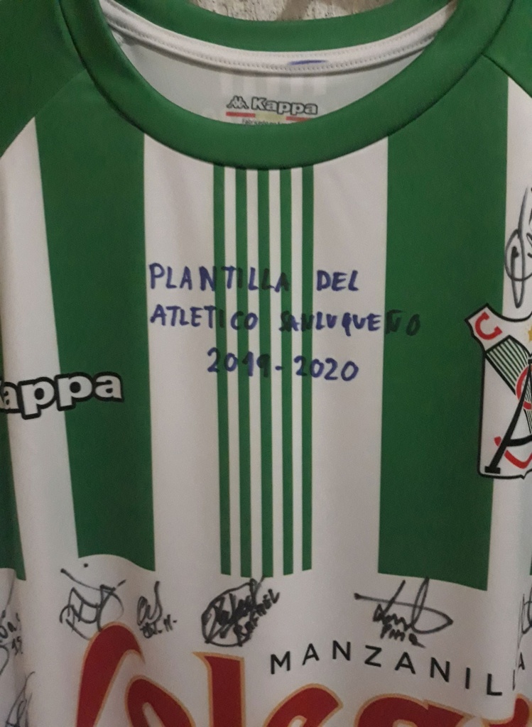 Camiseta sin nombre