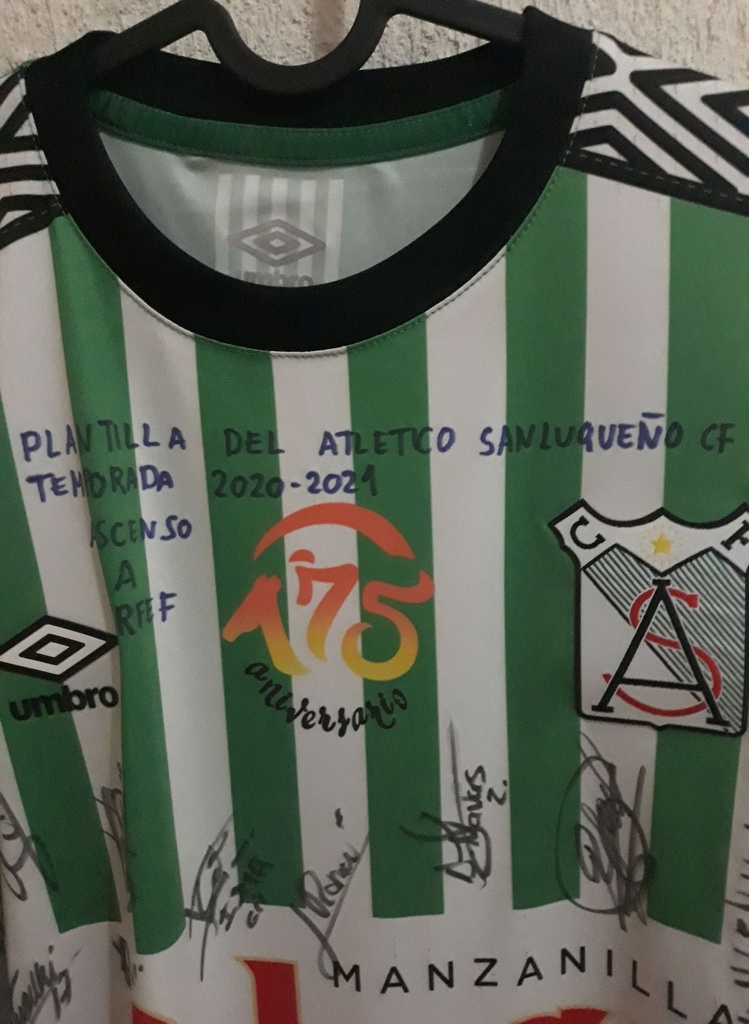Camiseta sin nombre