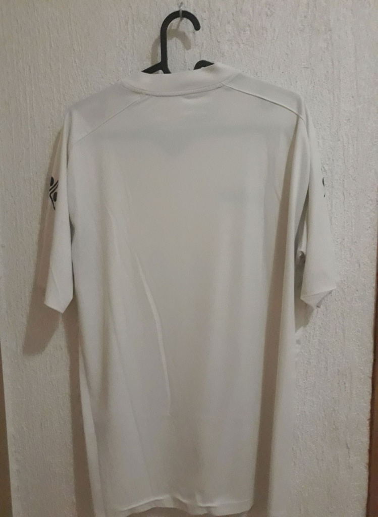 Camiseta sin nombre