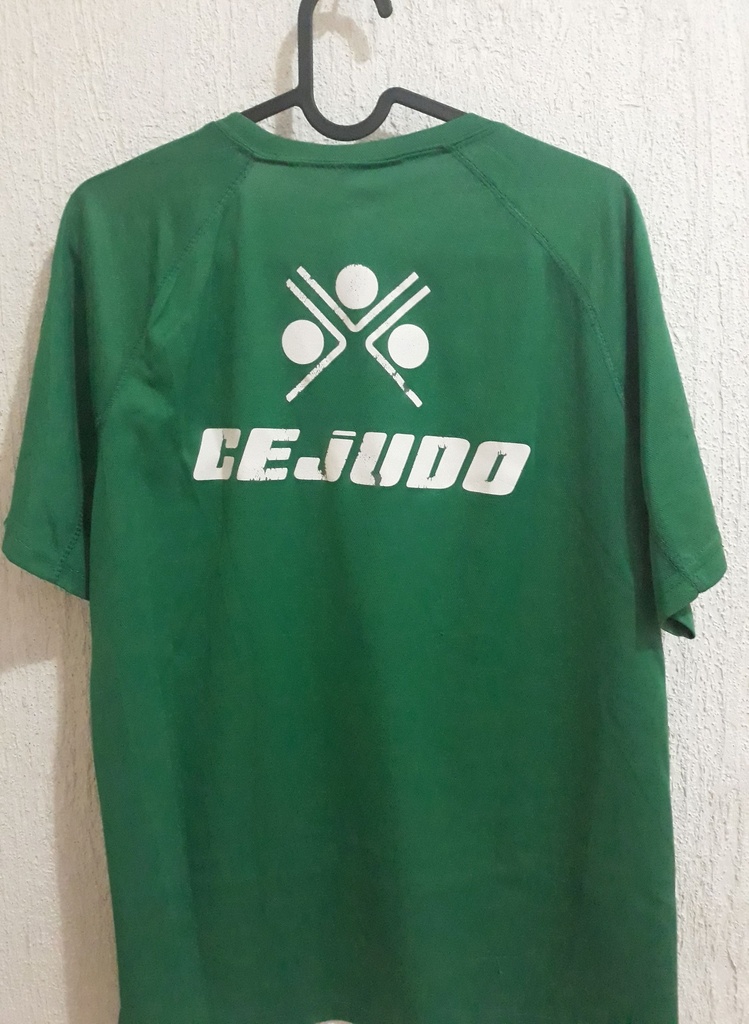 Camiseta sin nombre