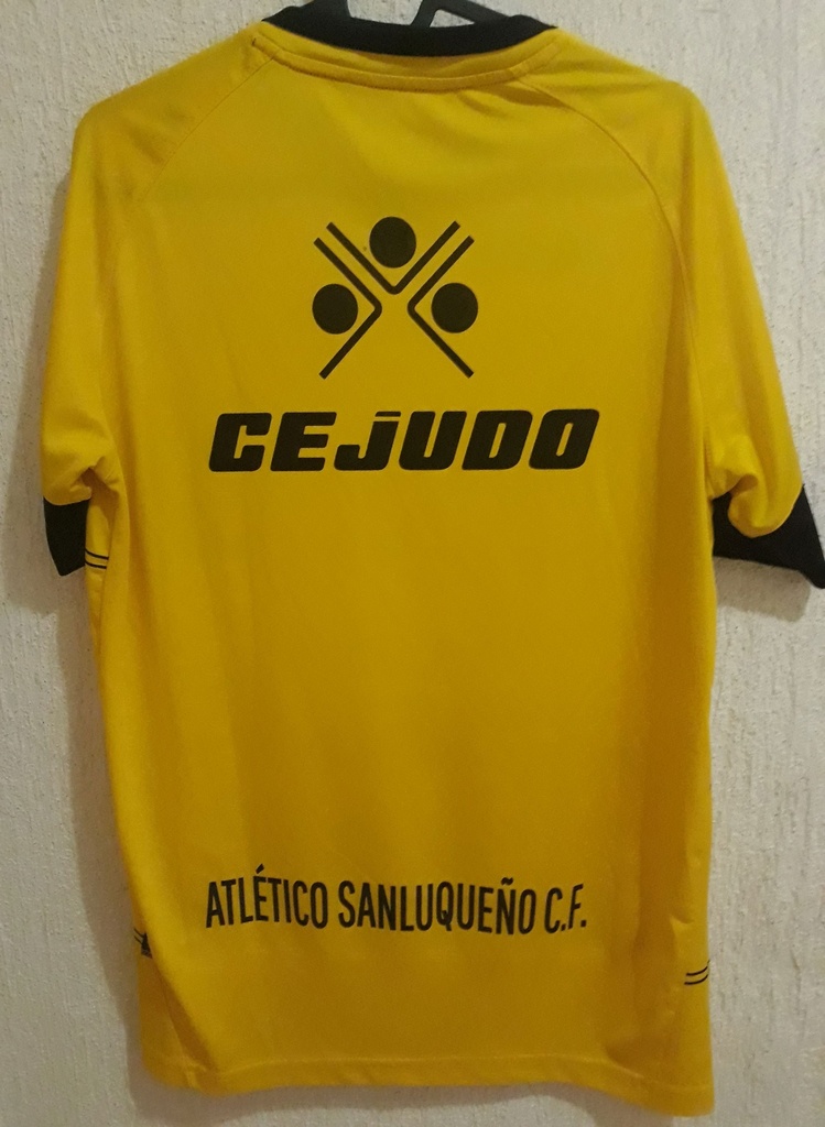 Camiseta sin nombre
