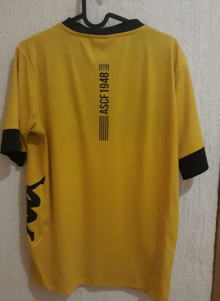 Camiseta sin nombre