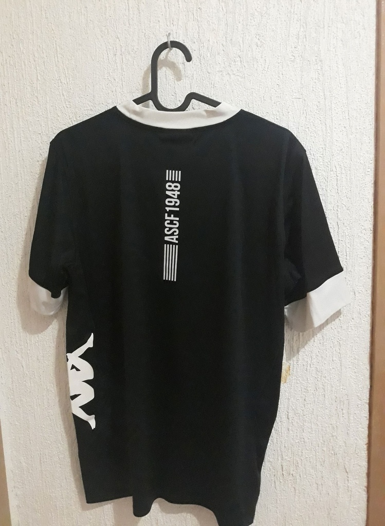 Camiseta sin nombre