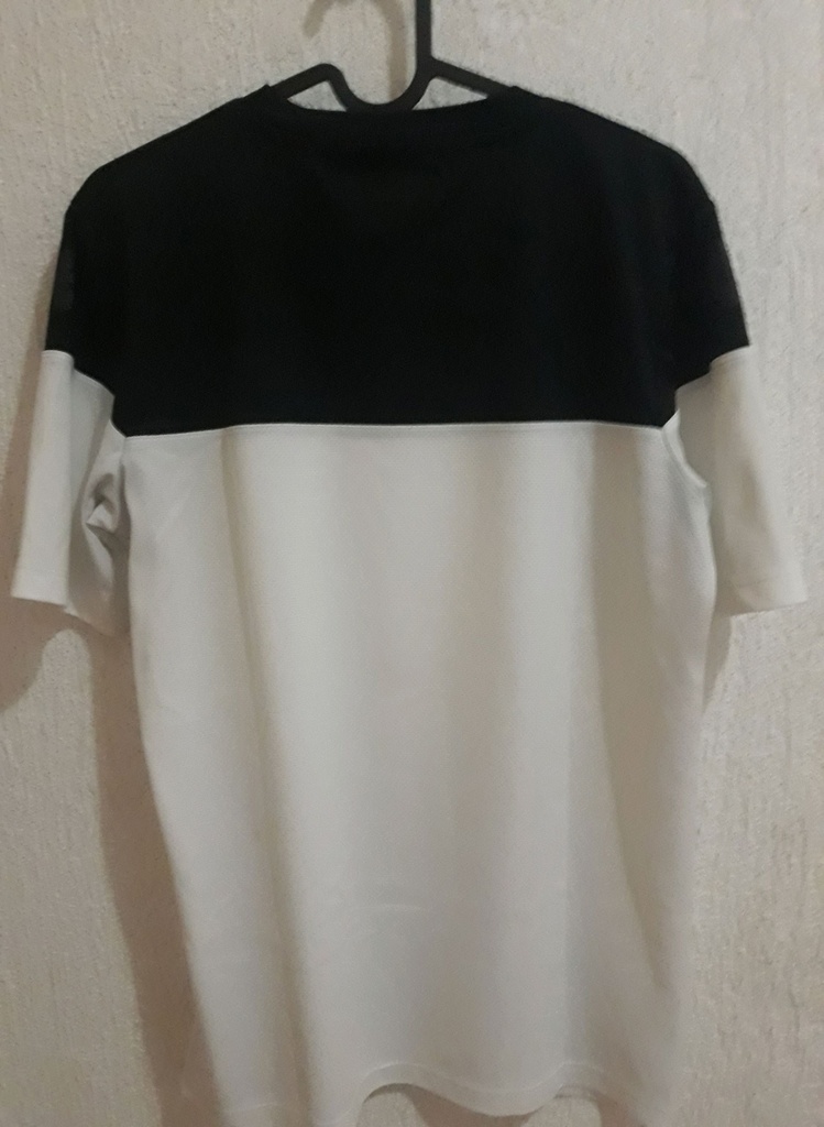 Camiseta sin nombre