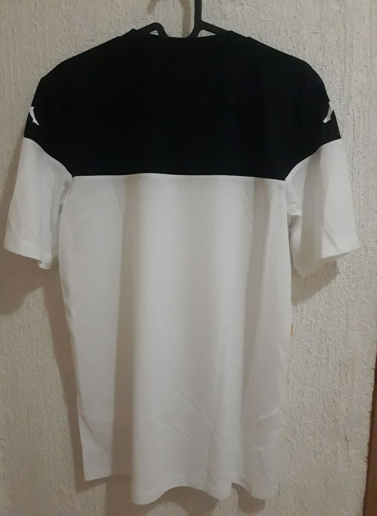 Camiseta sin nombre