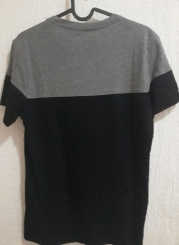 Camiseta sin nombre