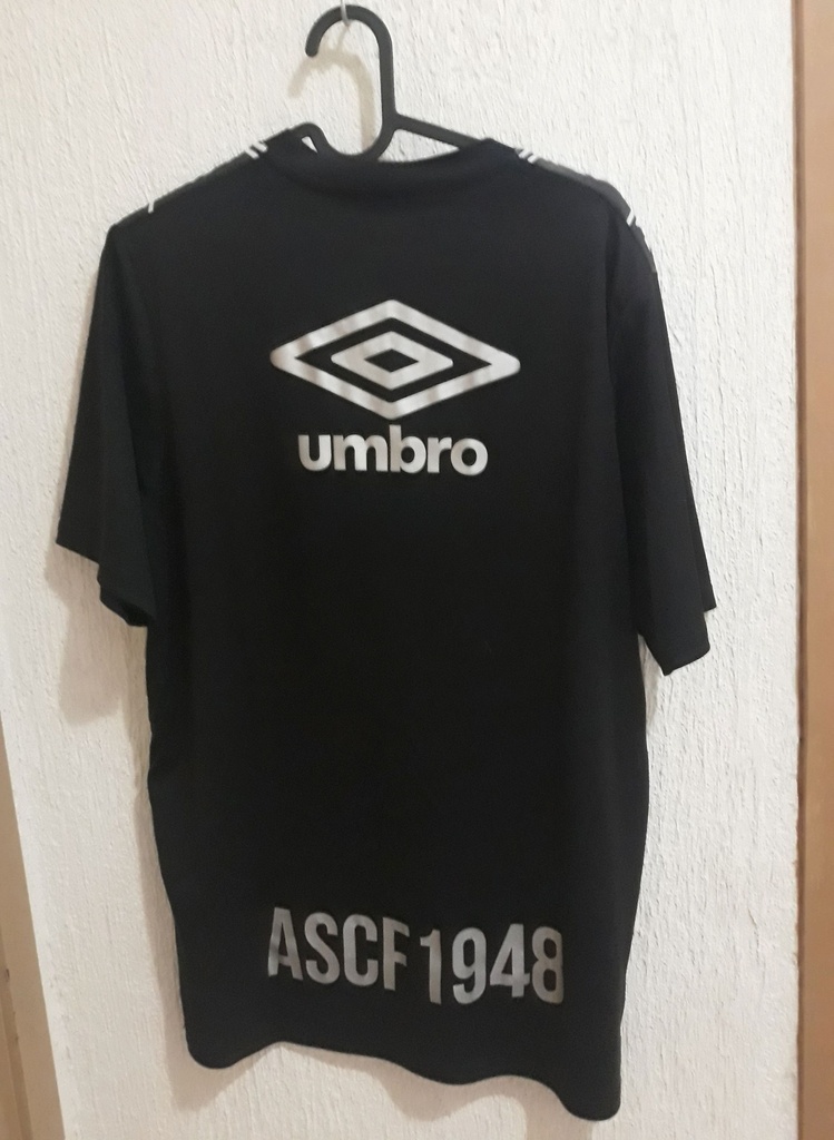 Camiseta sin nombre