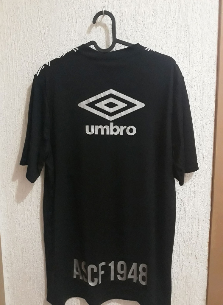 Camiseta sin nombre