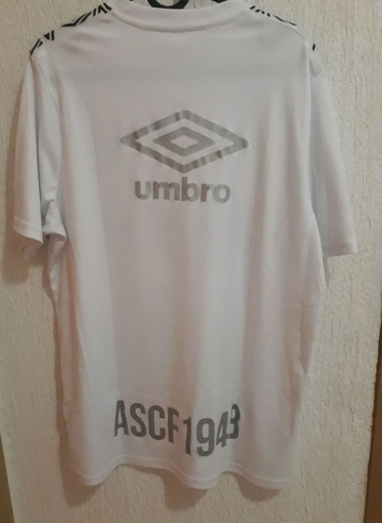 Camiseta sin nombre