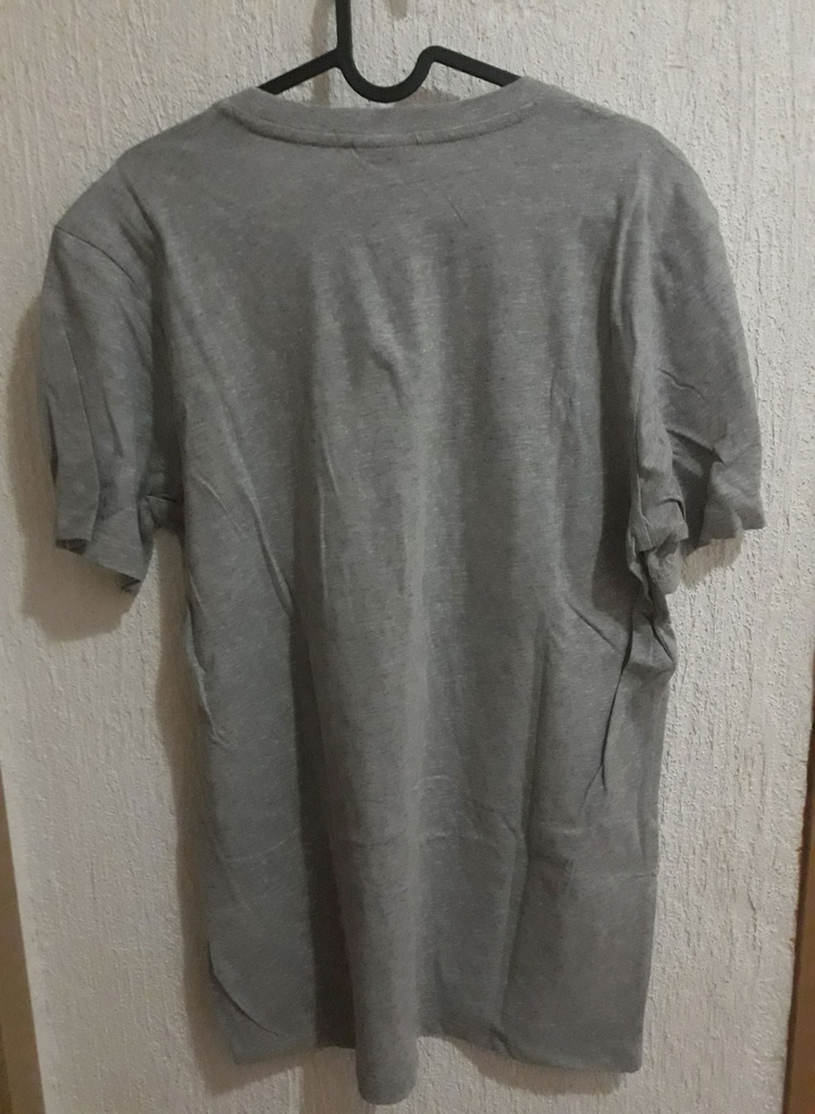 Camiseta sin nombre