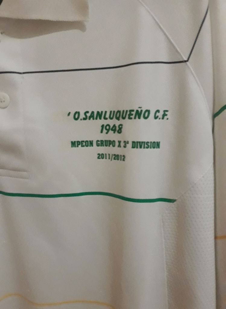 Camiseta sin nombre