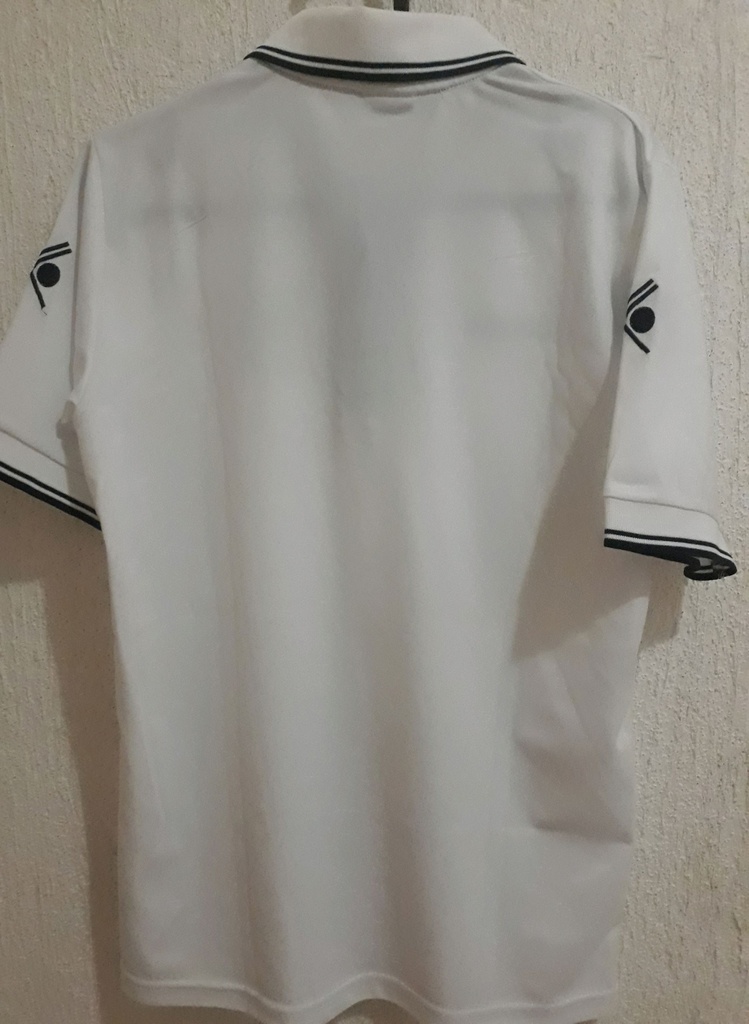 Camiseta sin nombre