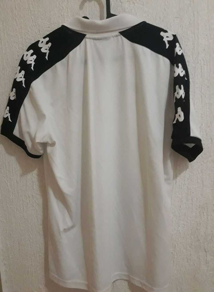 Camiseta sin nombre