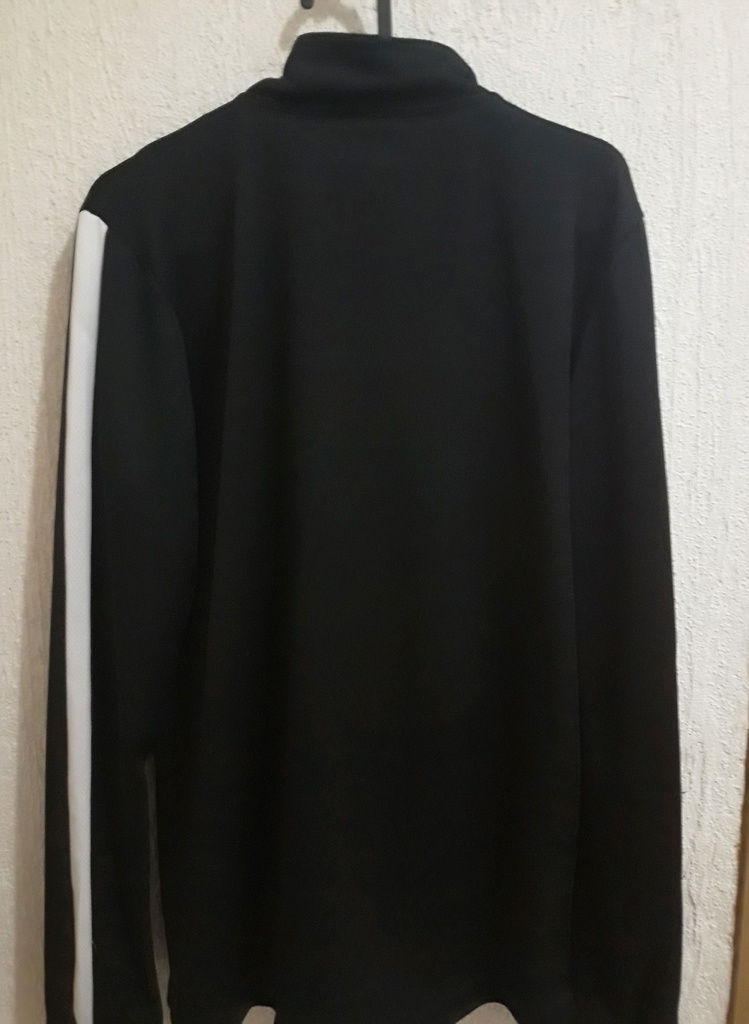 Camiseta sin nombre