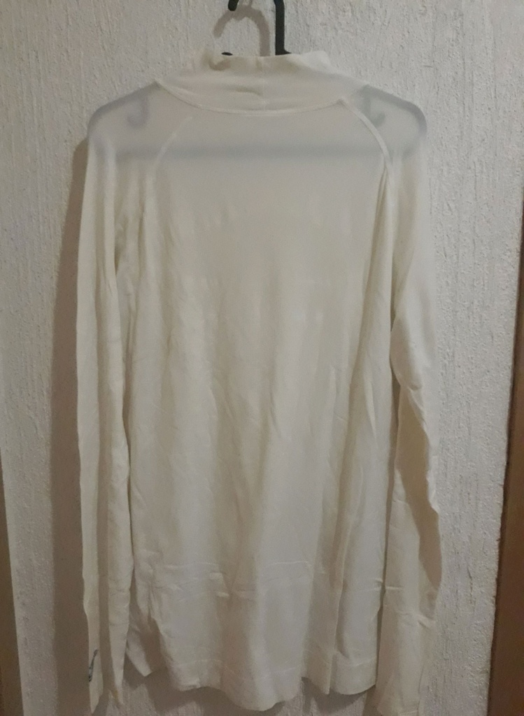 Camiseta sin nombre