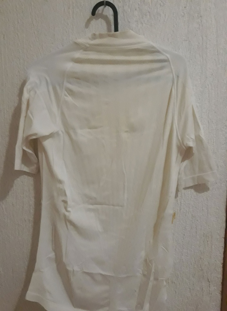 Camiseta sin nombre