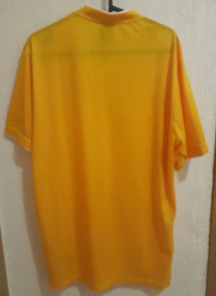 Camiseta sin nombre