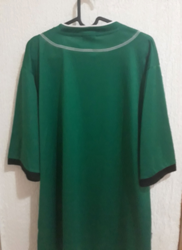 Camiseta sin nombre