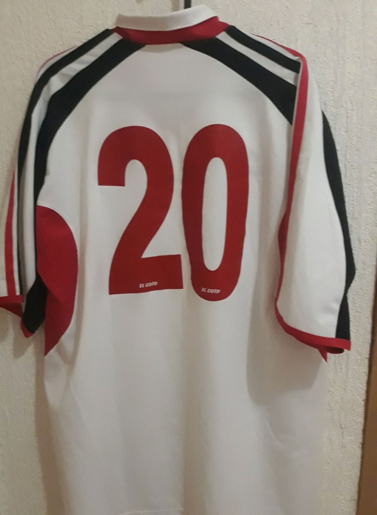Camiseta sin nombre