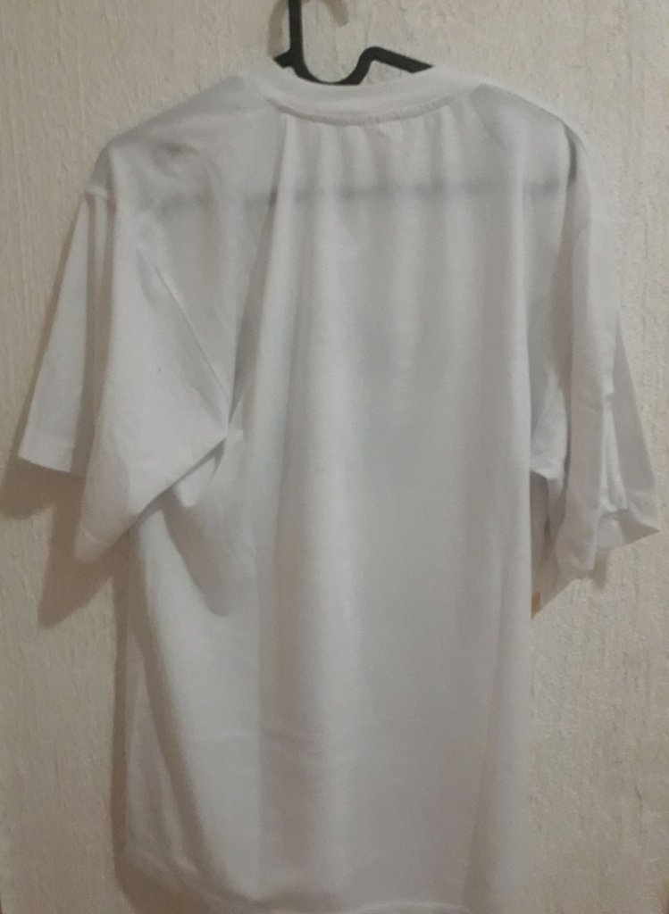 Camiseta sin nombre