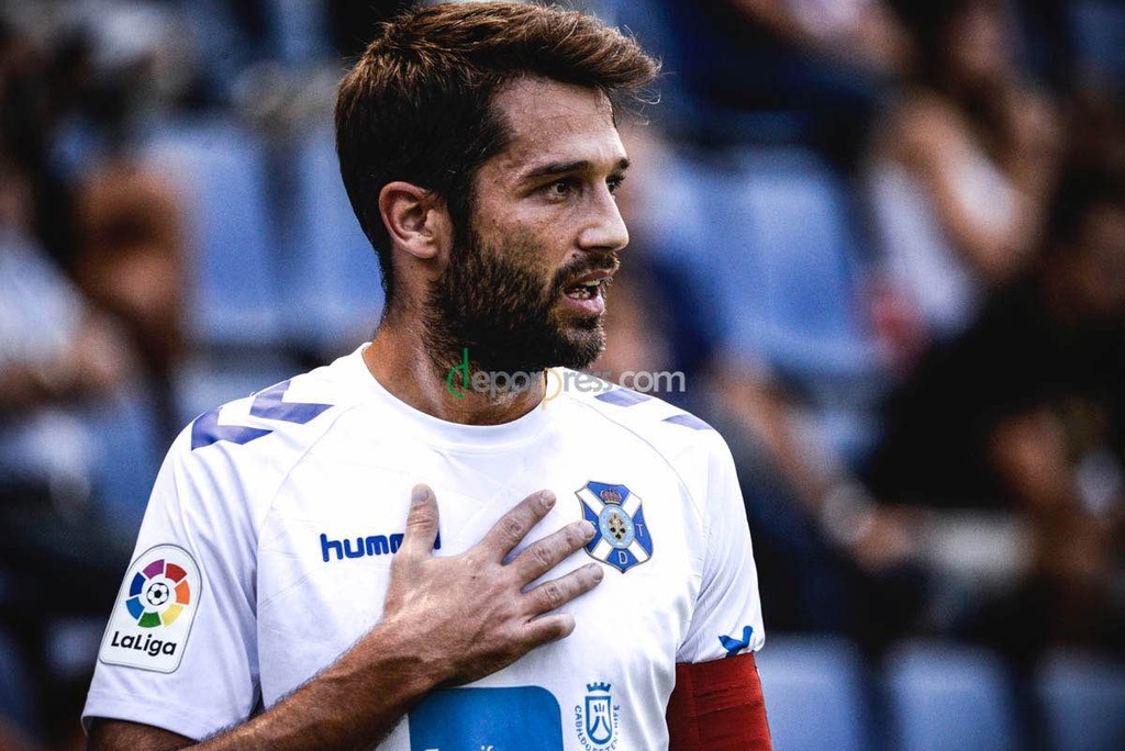 16 - Club Deportivo Tenerife - AITOR SANZ