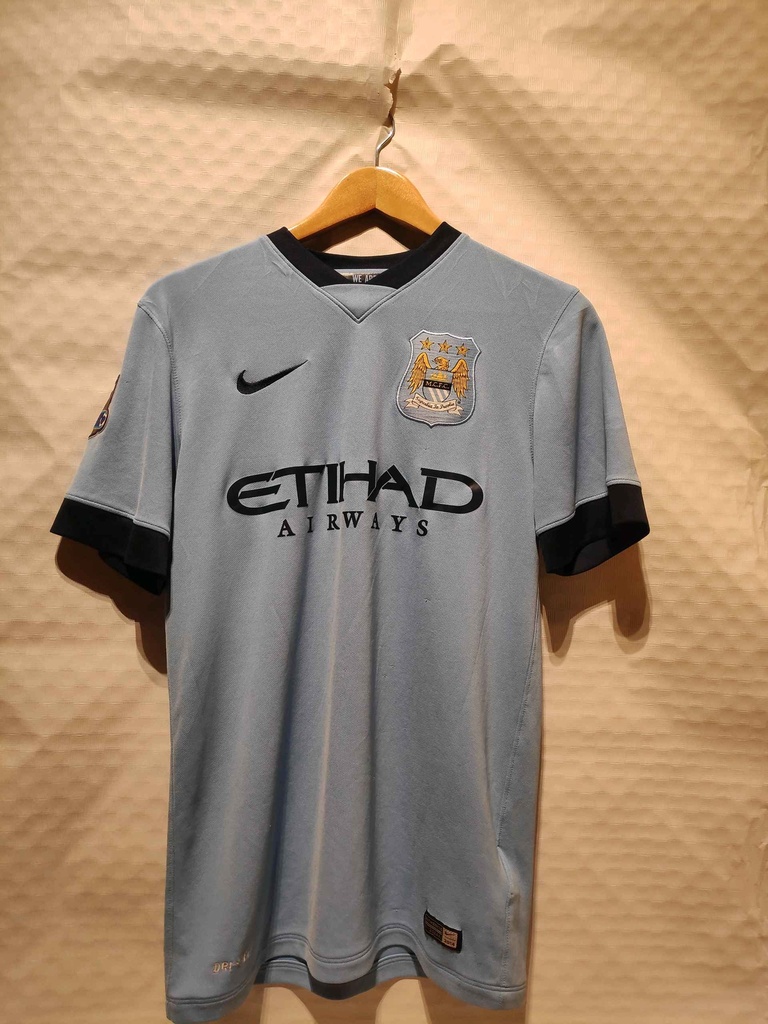 Camiseta sin nombre