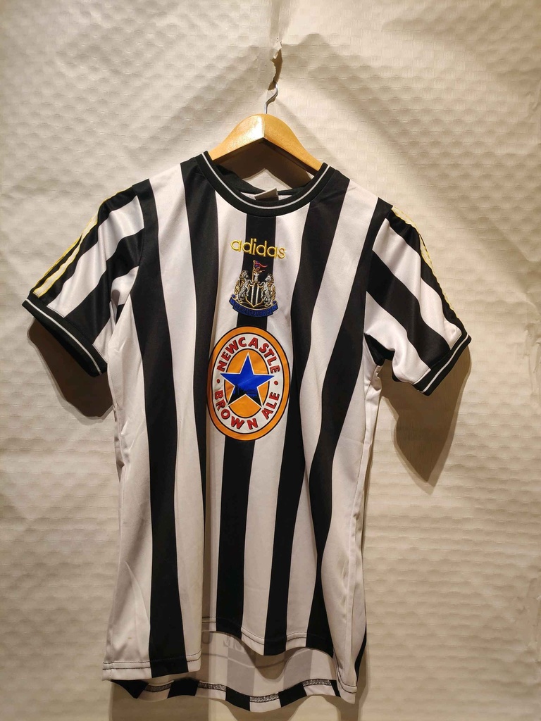 Camiseta sin nombre