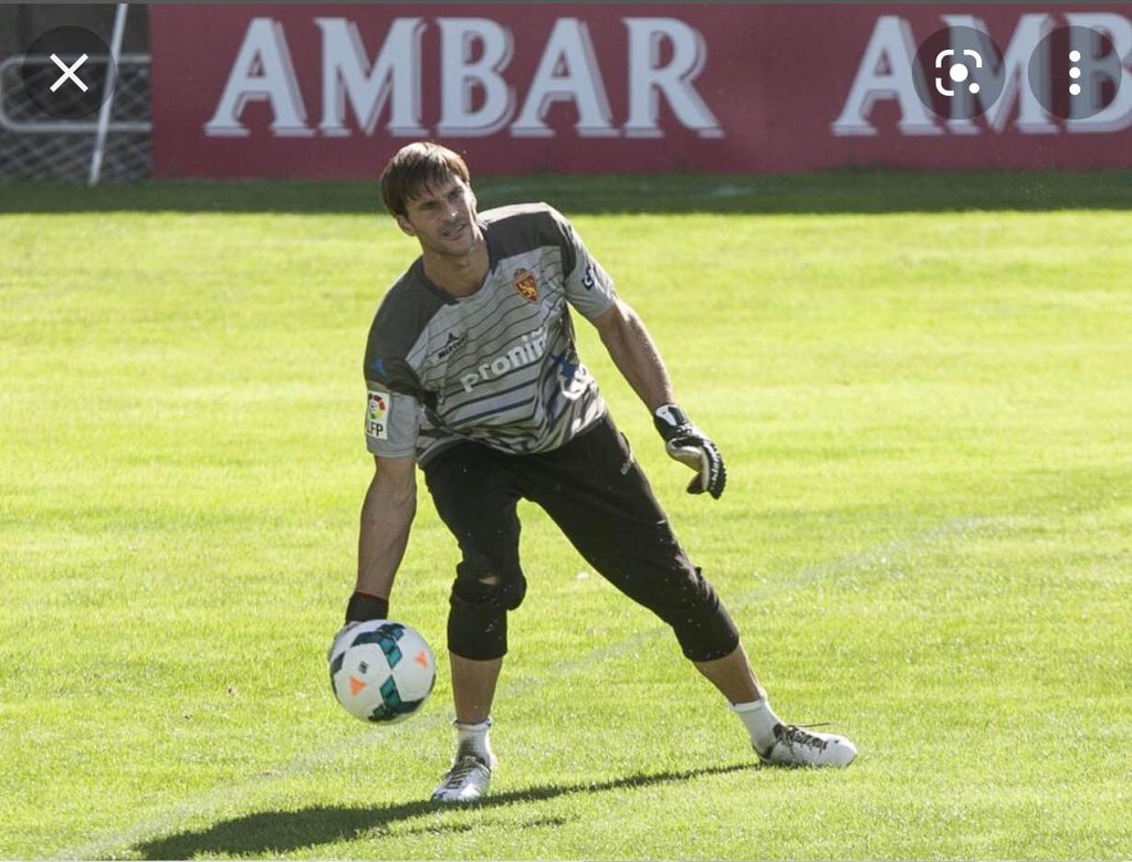 25 - Real Zaragoza - Leo Franco