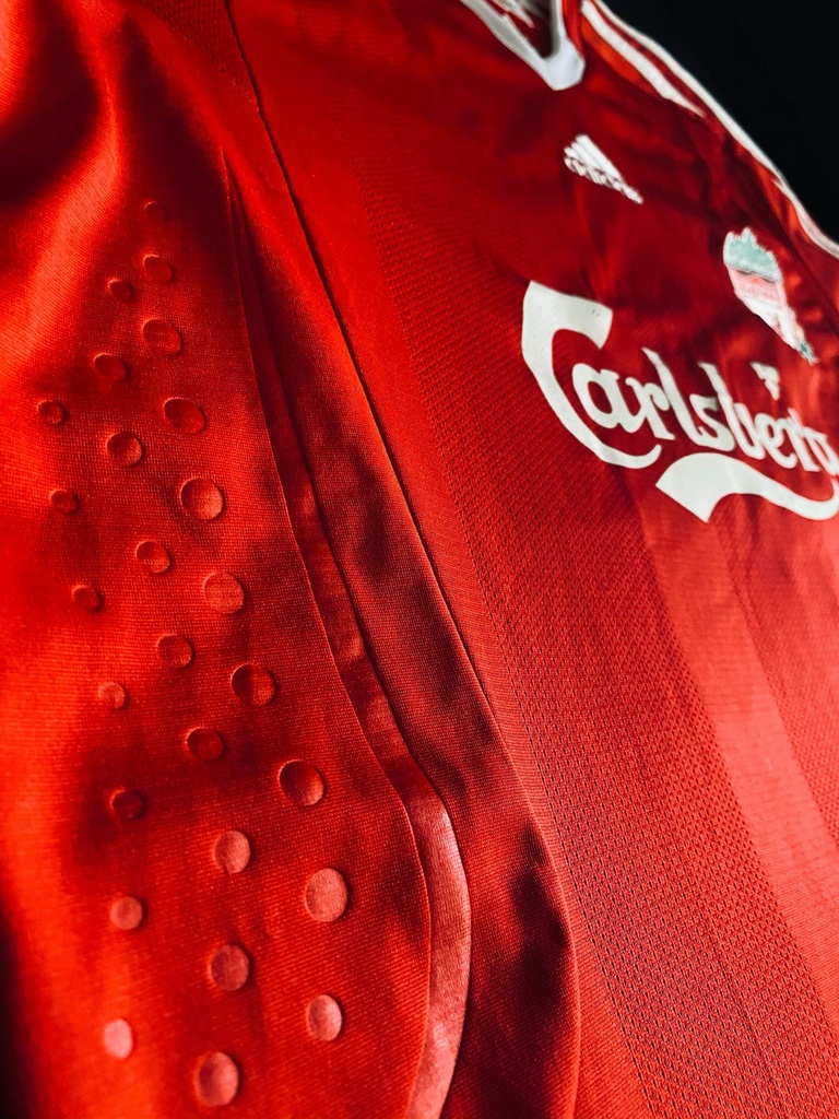 8 - Liverpool FC - Gerrard