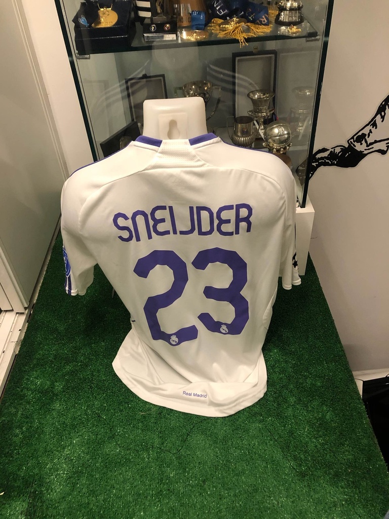 23 - Real Madrid - Sneijder