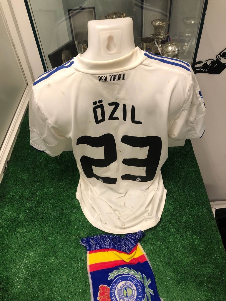 23 - Real Madrid - Ozil