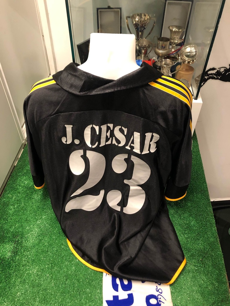 23 - Real Madrid - Julio César