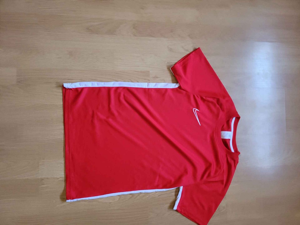 Camiseta sin nombre