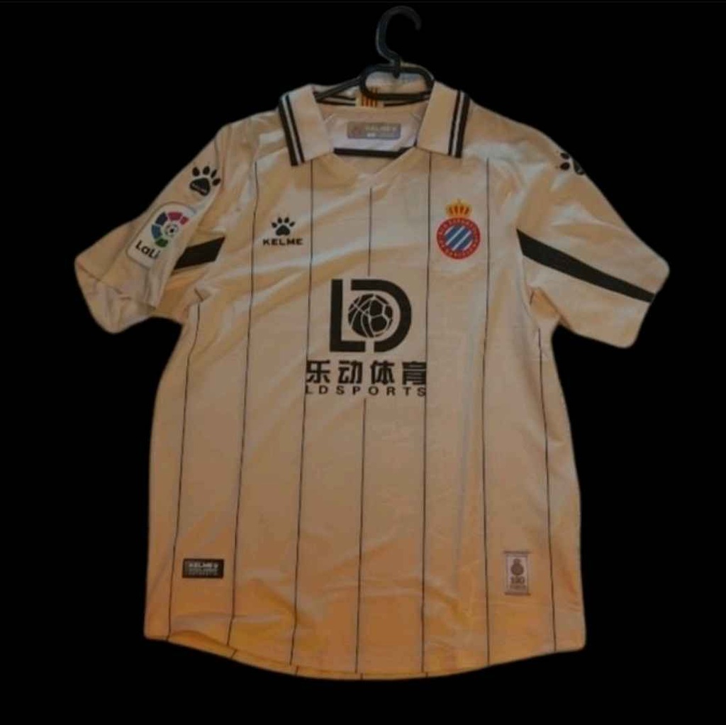 Camiseta sin nombre