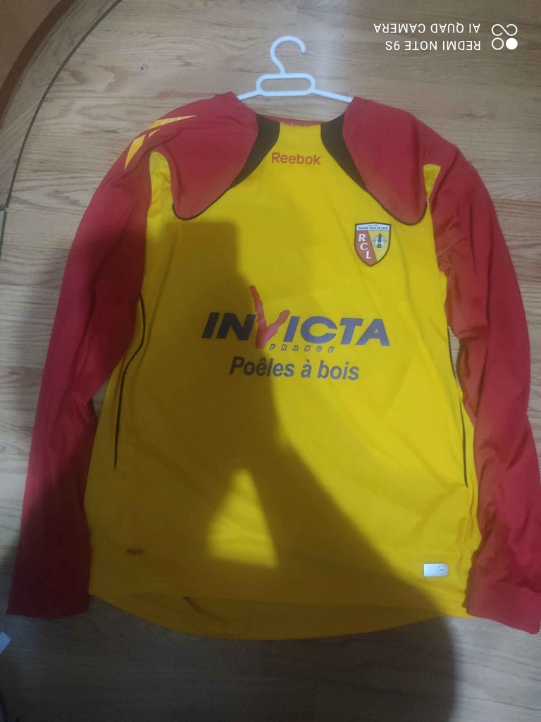 Camiseta sin nombre