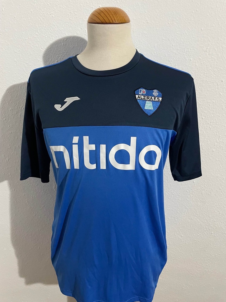Camiseta sin nombre