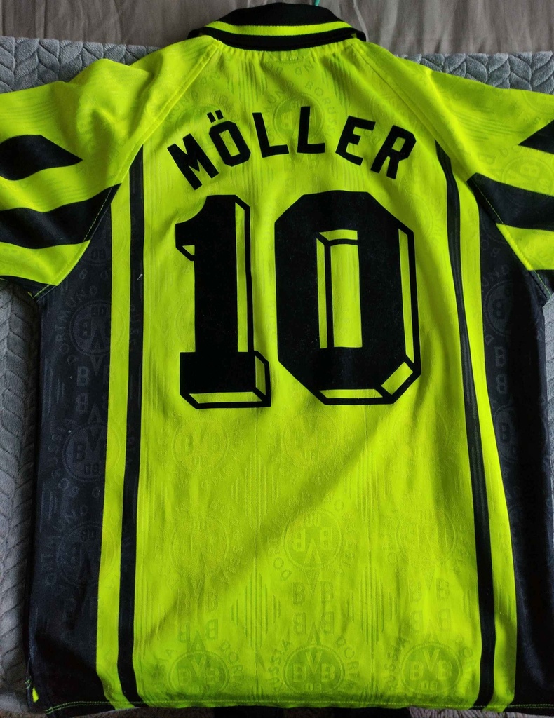 10 - Borussia Dortmund - Möller (Nike)