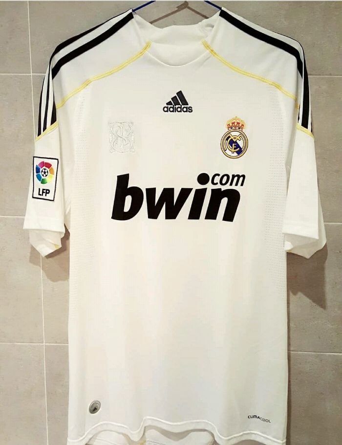 11 - Real Madrid CF - Benzema (Adidas)