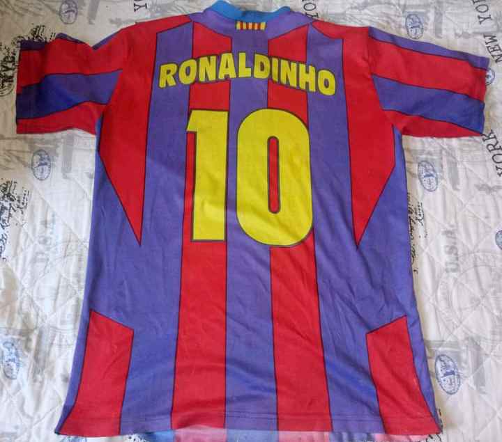 10 - FC Barcelona - Ronaldinho (Nike)