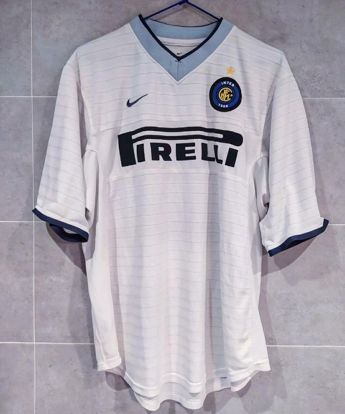 32 - FC Internazionale Milano - Vieri