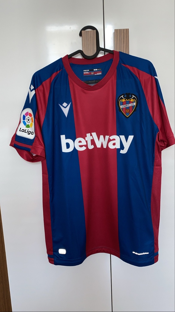 11 - Levante UD - A.J. Morales