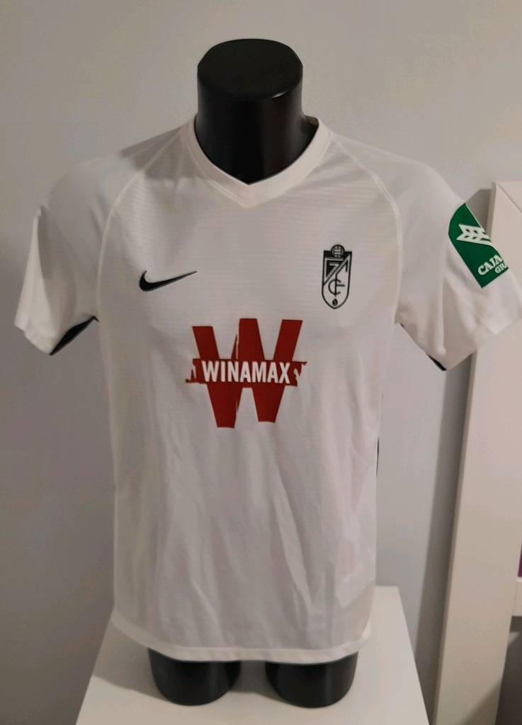 8 - Granada CF - Yan Eteki