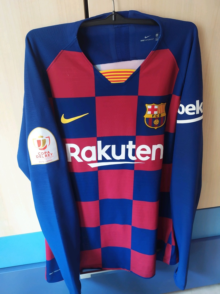 3 - FC Barcelona - Piqué (Nike)