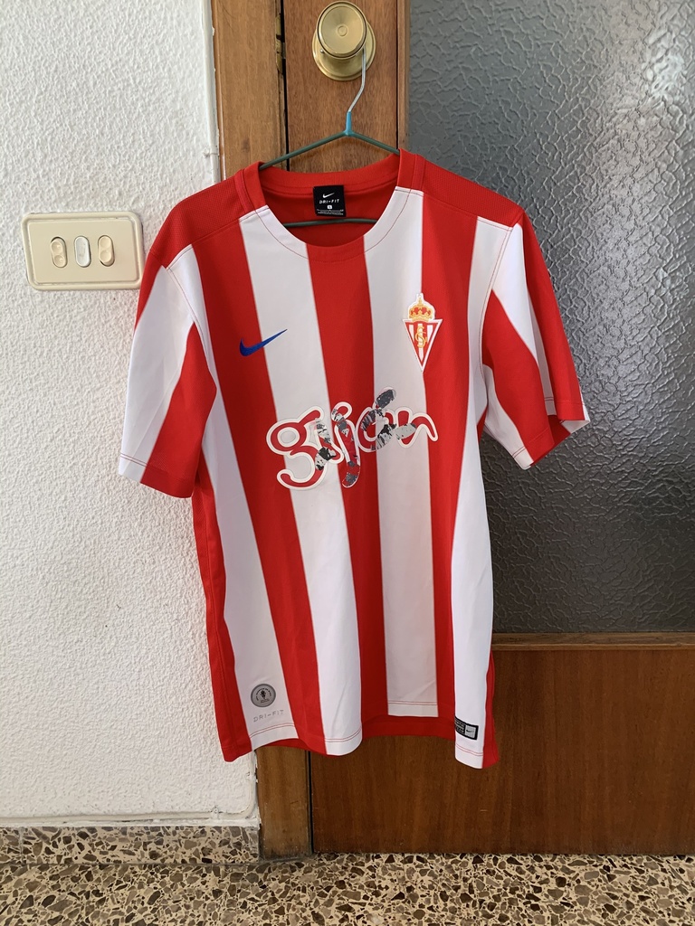 Camiseta sin nombre
